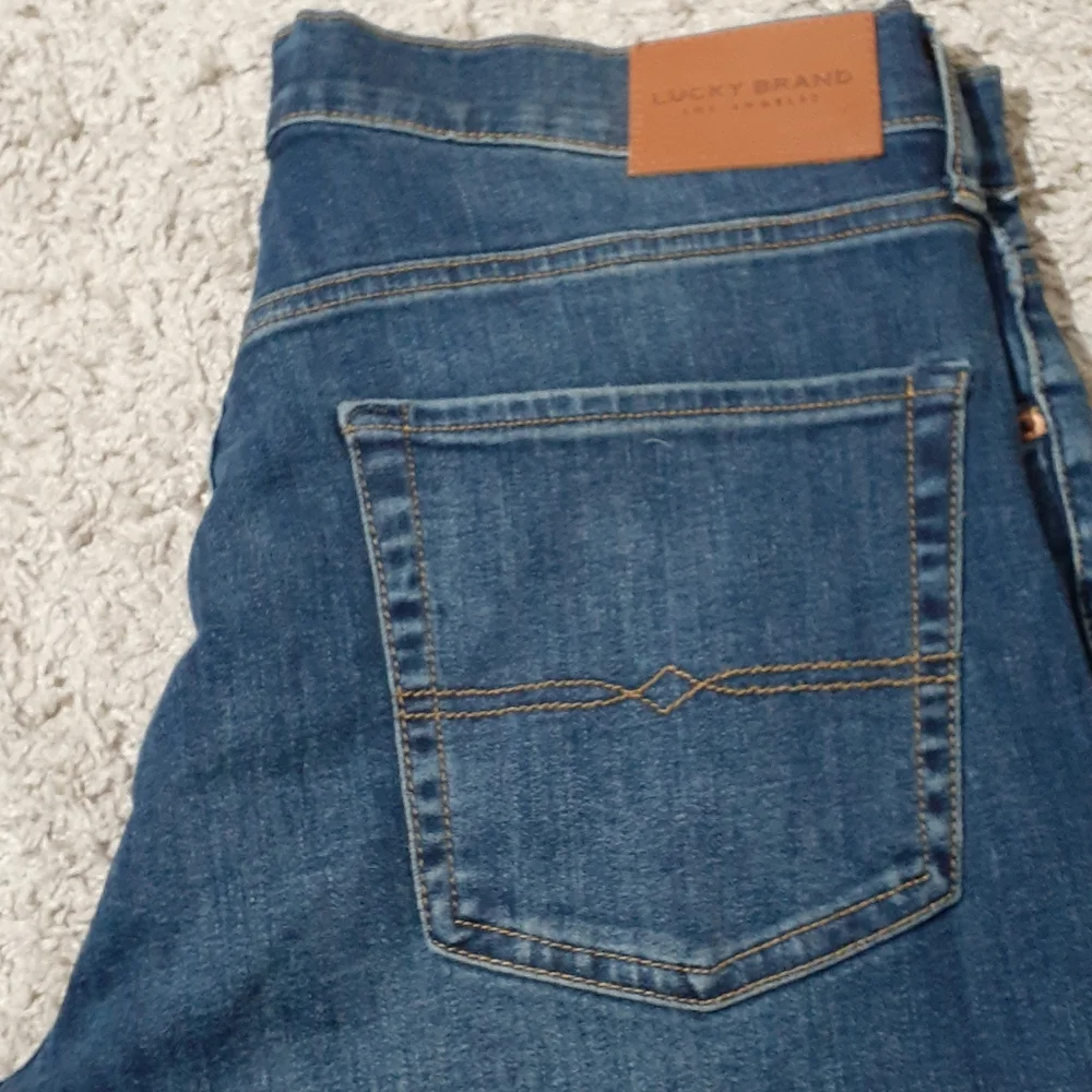 Lucky Brand 410 Athletic Straight Jeans - 36x32 - Blue Preowned - Picture 2 of 5